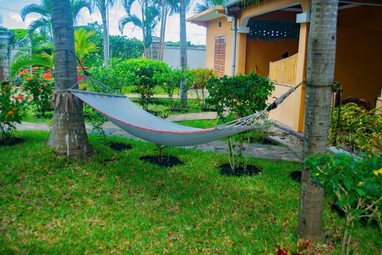 Hotel Fleurs D'Ylang Nosy-Be Exterior foto